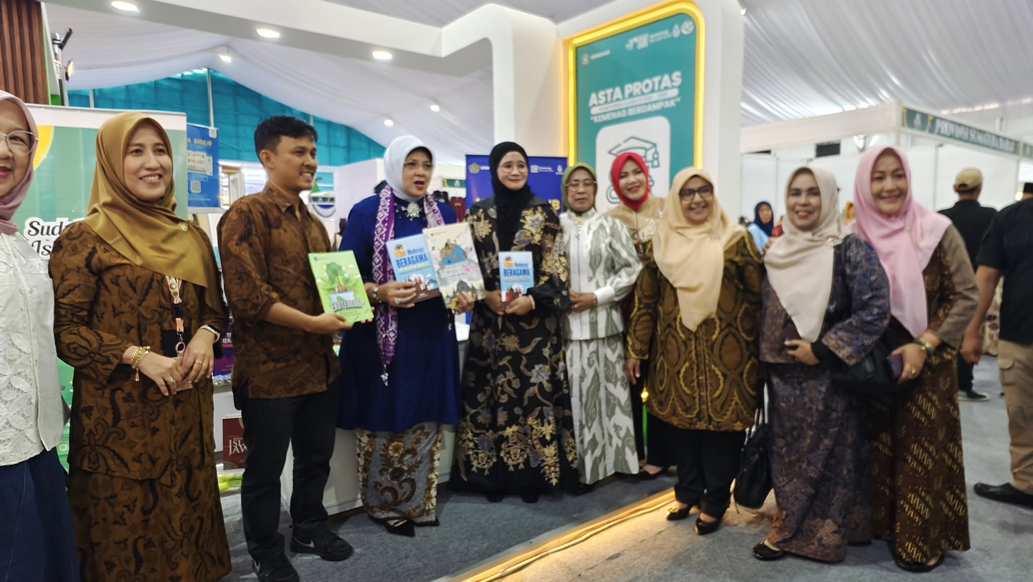 Pengunjung MTQ Nasional Serbu Stan BMBPSDM, Buku dan Produk Literasi Gratis Jadi Buruan