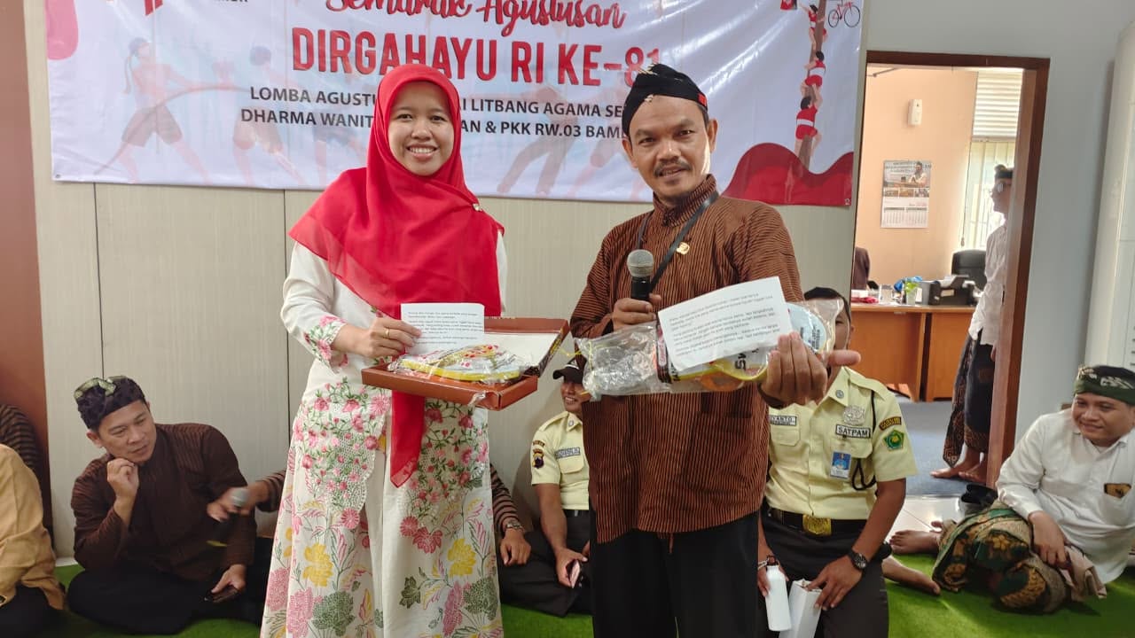 Dari Tukar Kado, Tumbuh Pesan Kebersamaan